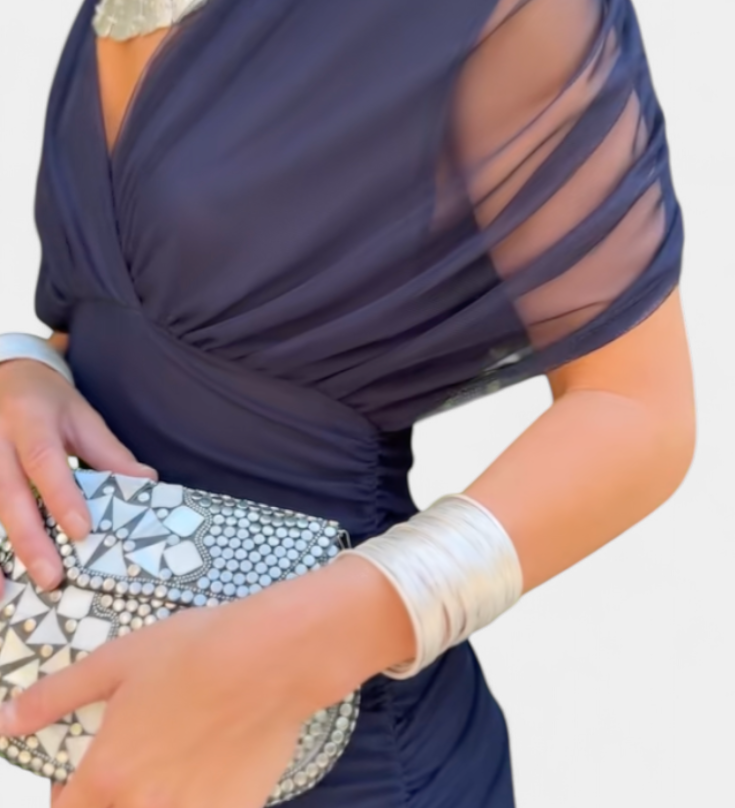 Luana - Vestido elegante com decote em V